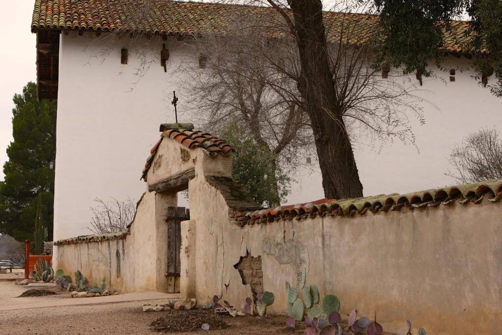 Western States Inn - San Miguel Экстерьер фото