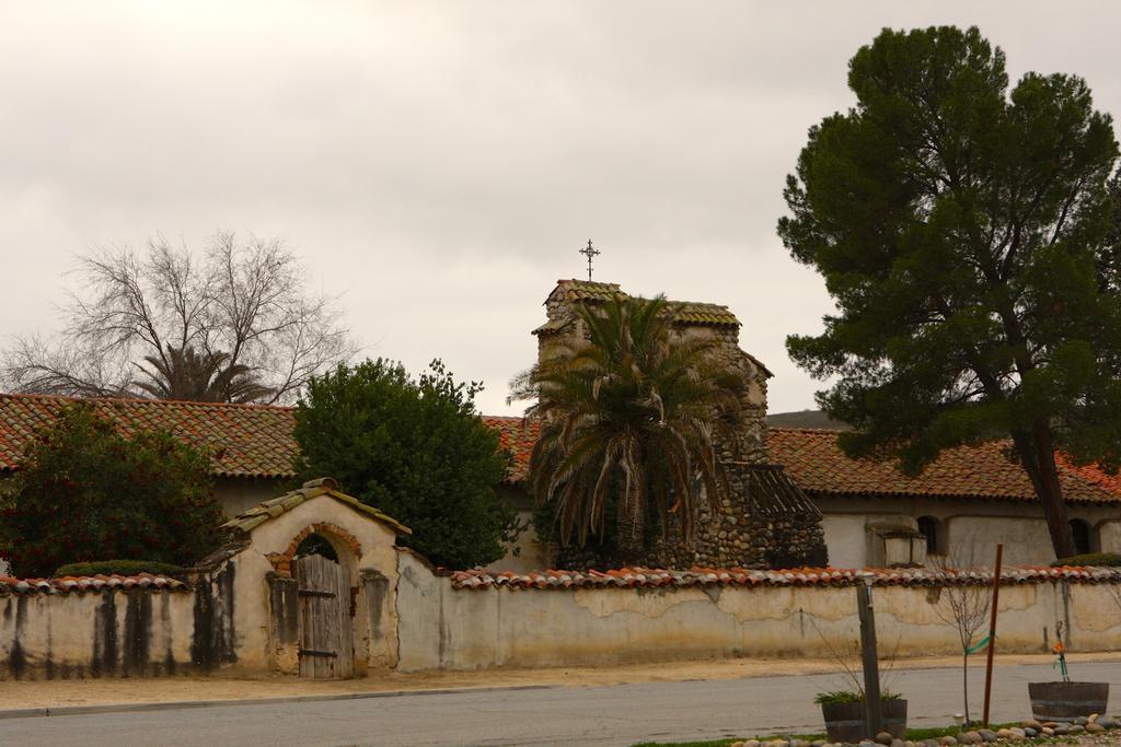 Western States Inn - San Miguel Экстерьер фото