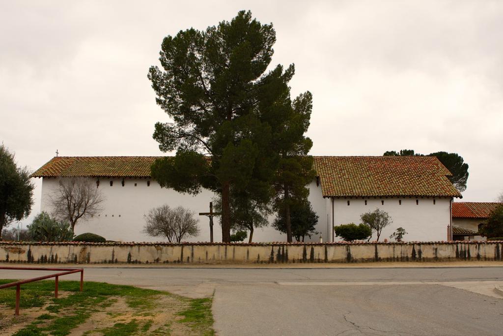 Western States Inn - San Miguel Экстерьер фото